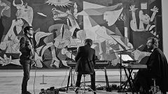 La grandeza de Iván Ferreiro en 'Suena Guernica'
