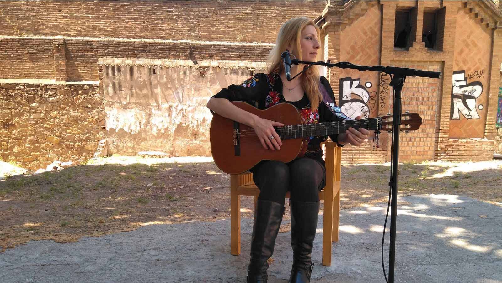 acustic-tori-sparks---per-web