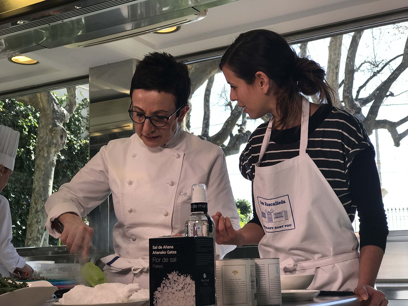 Carme Ruscalleda prepara una fideua