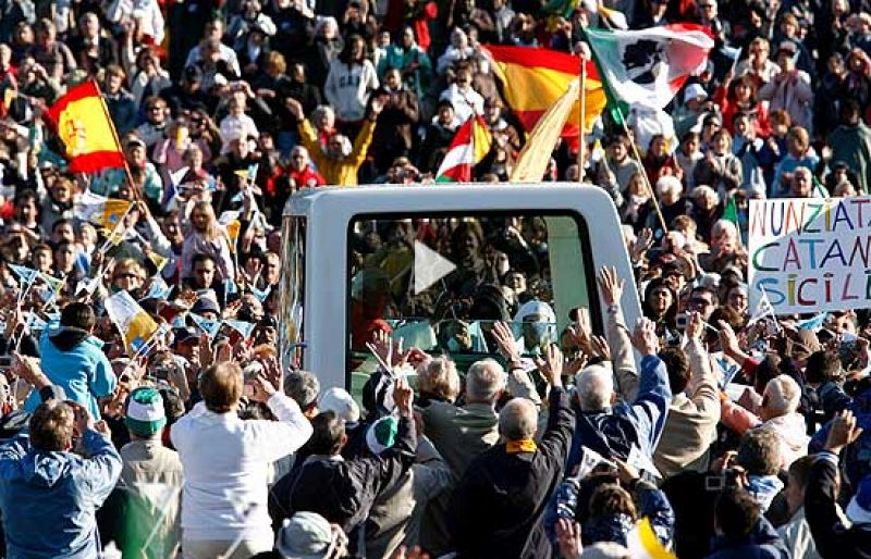 Unas 100.000 personas asisten a la primera misa de Benedicto XVI en Lourdes 