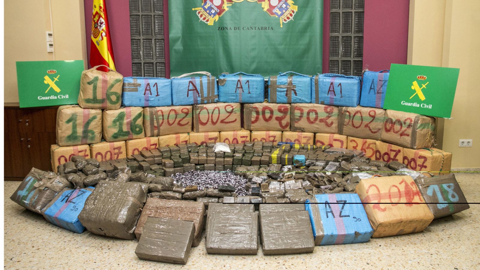 La Guardia Civil detiene a 26 personas  y se incauta 4.350 kilos de hachís tras desarticular dos redes