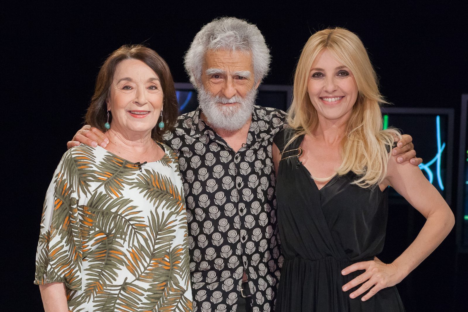 Petra Martínez y Juan Margallo junto a Cayetana Guillén Cuervo