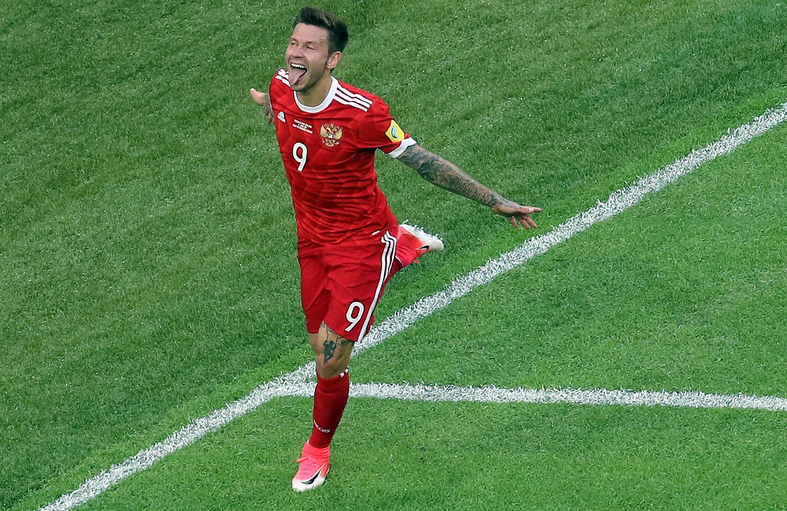 Fedor Smolov celebra el segundo gol ruso ante el equipo oceánico.