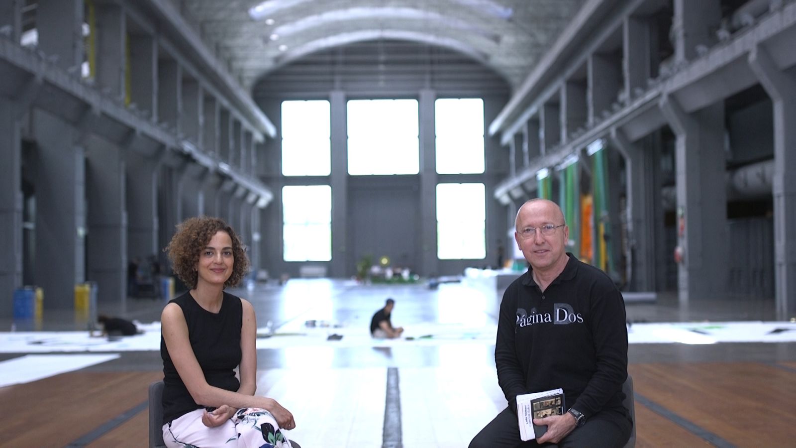 La periodista y escritora Leila Slimani con Óscar López en 'Página Dos'