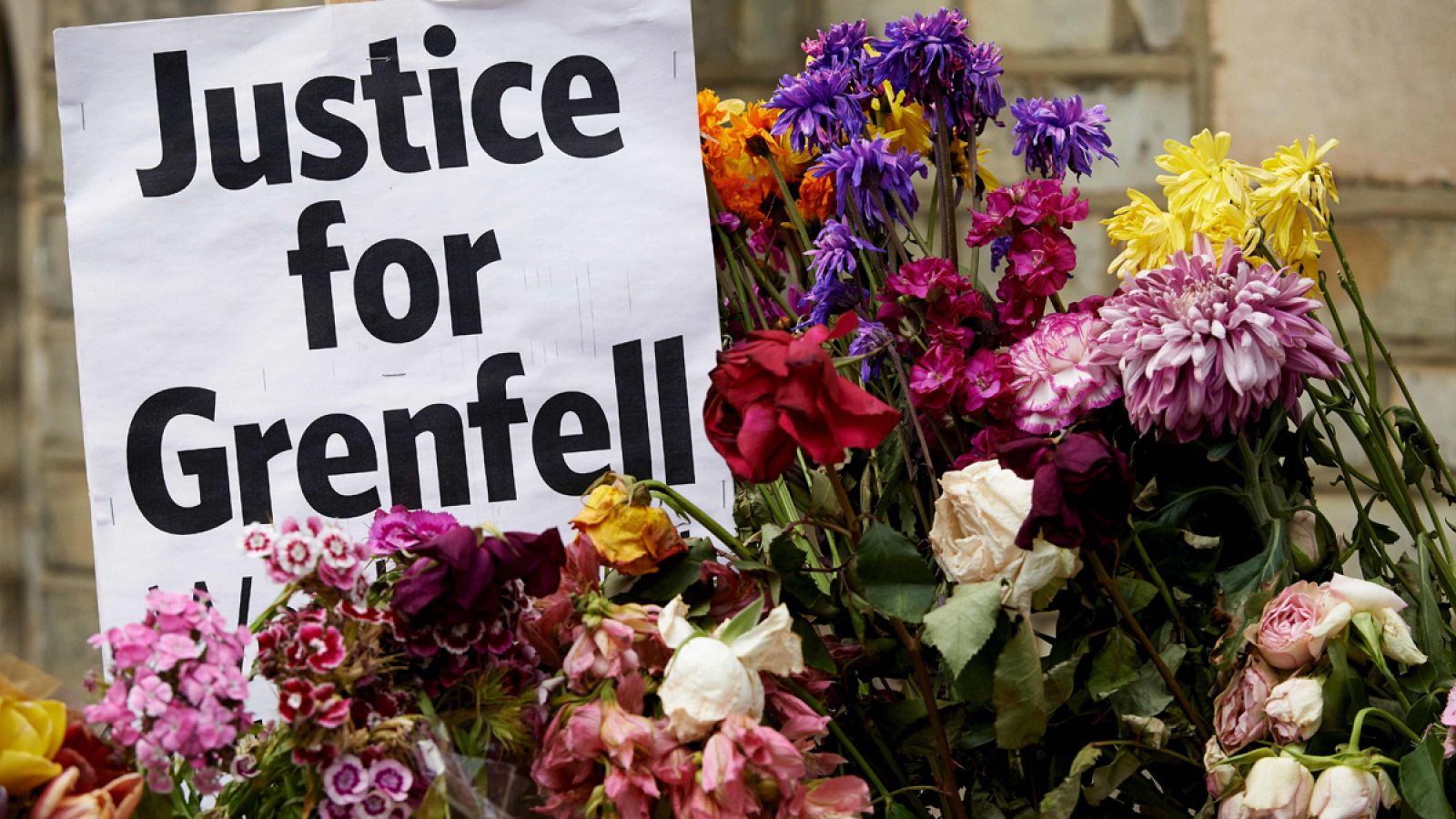 Homenaje a las víctimas de la torre de Grenfell, en la que murieron 79 personas.
