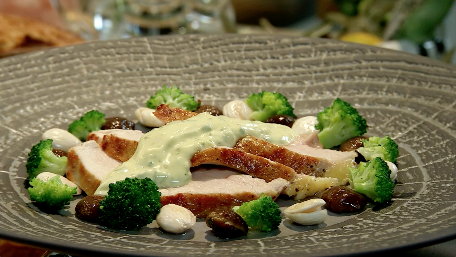 Filete de pechuga de pava negra con bearnesa de aove variedad royal