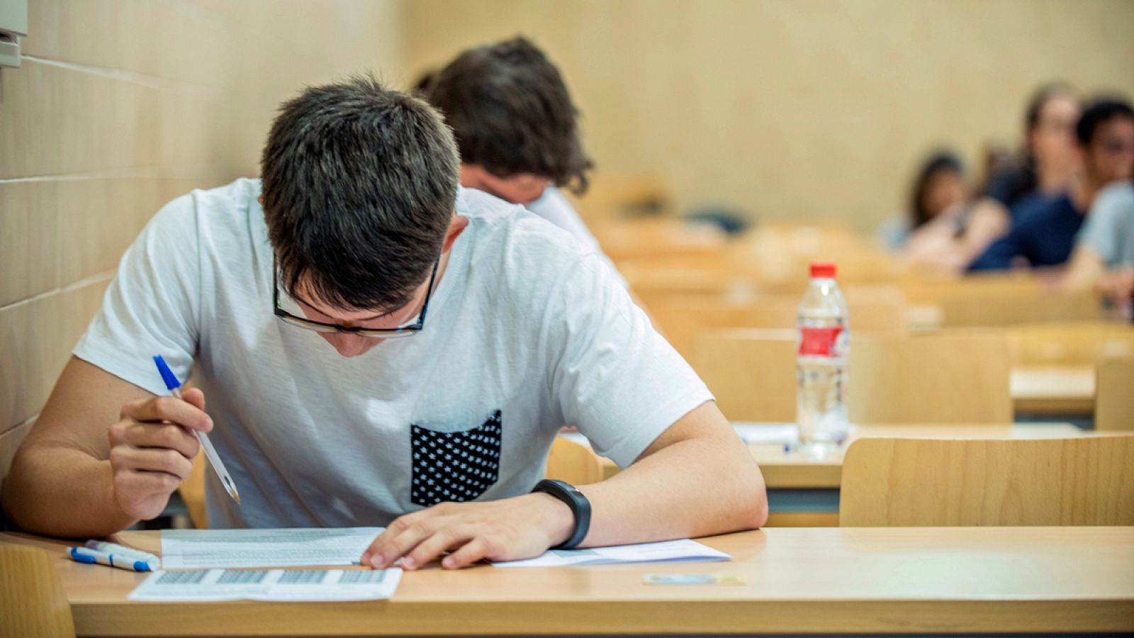Alumnos realizando las pruebas de acceso a la universidad