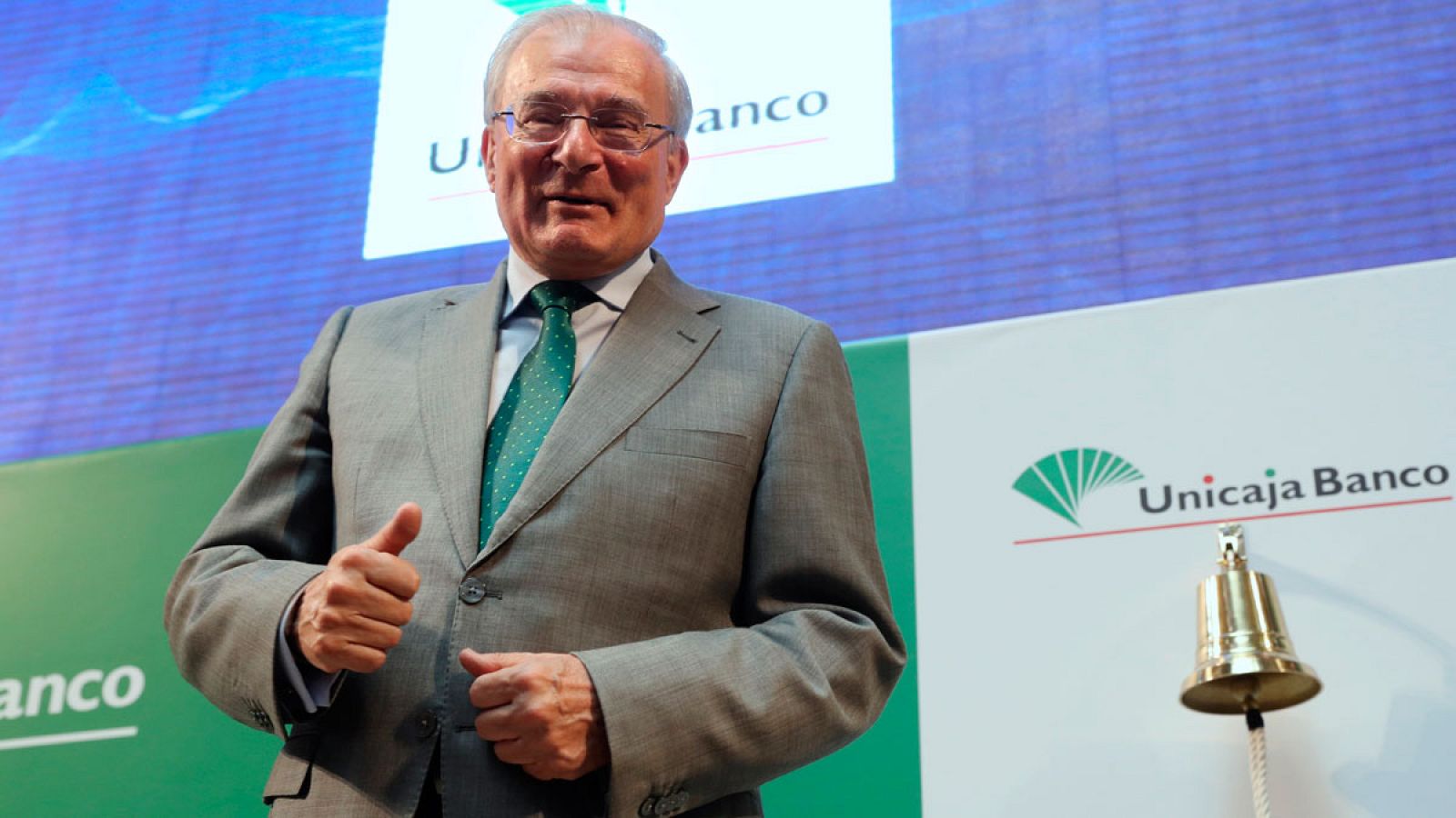El presidente de Unicaja Banco, Manuel Azuaga, durante el debut en Bolsa del banco andaluz.