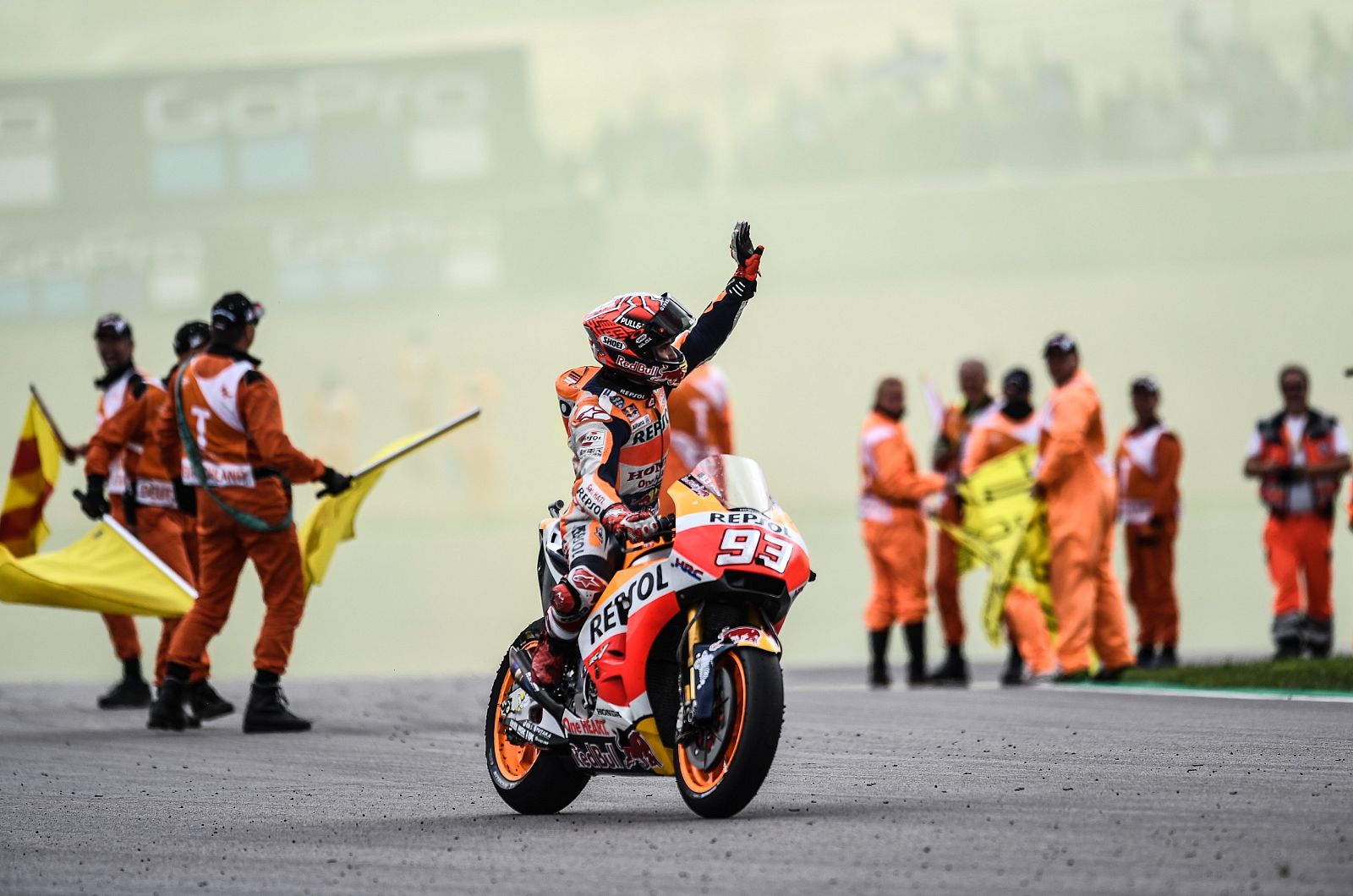 Marc Márquez celebra su victoria en Sachsenring.