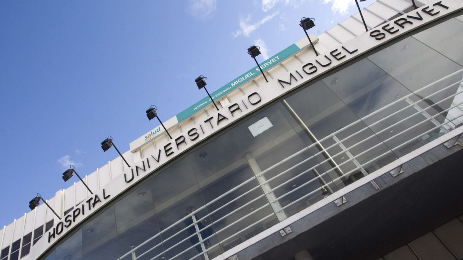 Fachada del Hospital Miguel Servet de Zaragoza, donde ha muerto la niña.