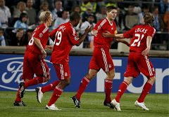 Gerrard rescata al Liverpool