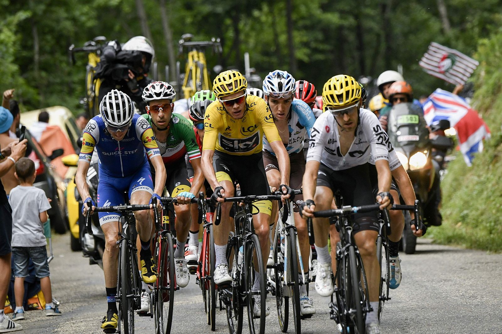 El grupo de favoritos del Tour, durante la etapa de montaña del pasado domingo