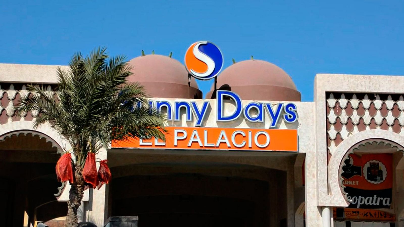 Fachada del hotel de Hurgada, en Egipto, en cuya playa se ha producido el acuchillamiento