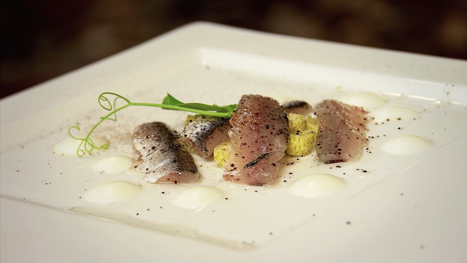 Fresas con anchoas y aceite de lemmon gras