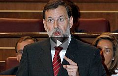 Rajoy acusa a Zapatero de "ser un problema" para el sector industrial español