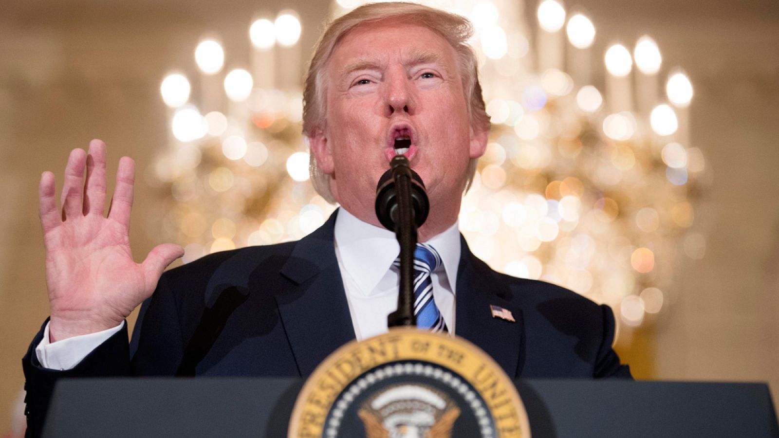 Trump amenaza con sanciones a Venezuela si sigue adelante con la Constituyente