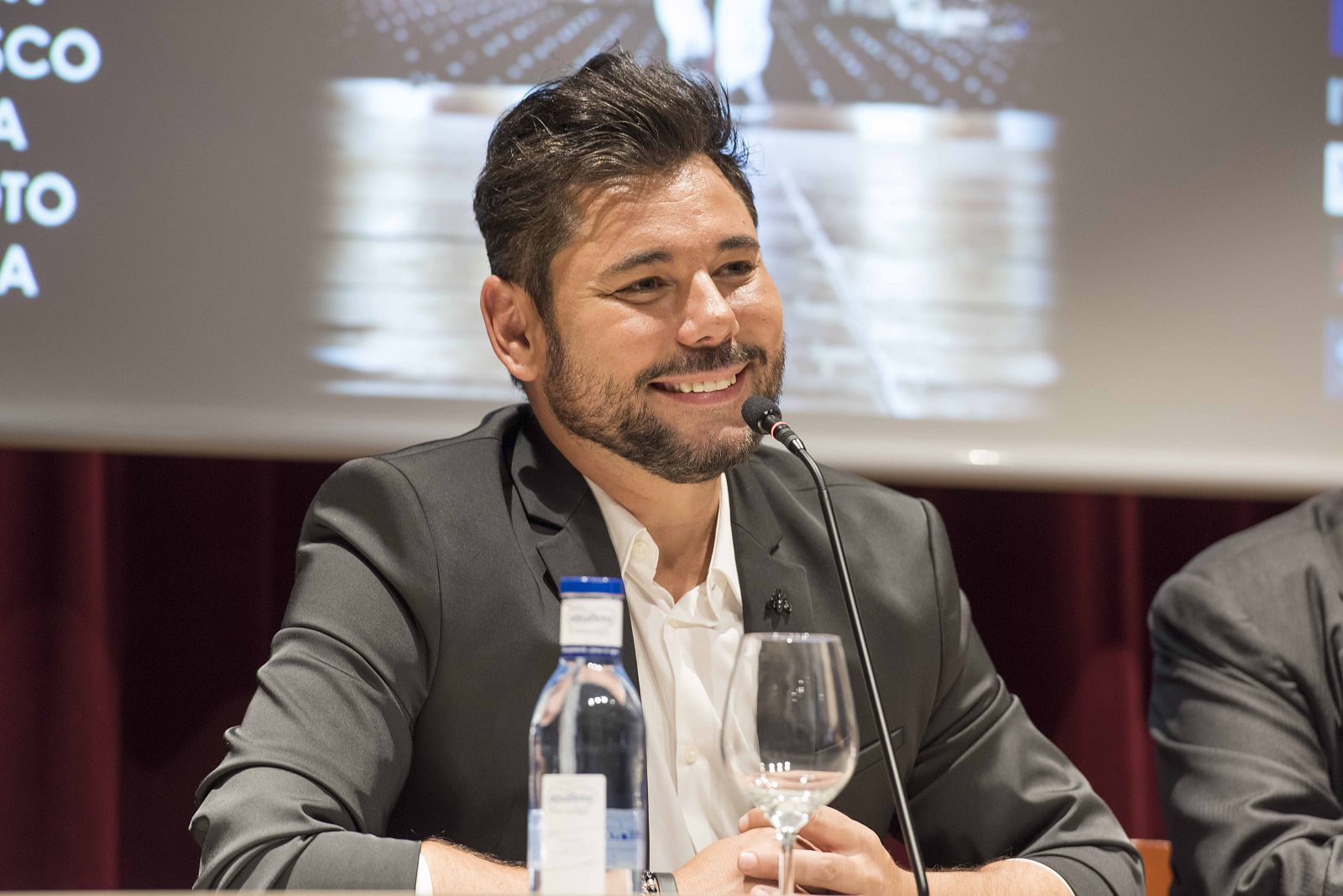 Miguel Poveda será el principal protagonista del concierto benefico a favor de la investigación contra el cáncer