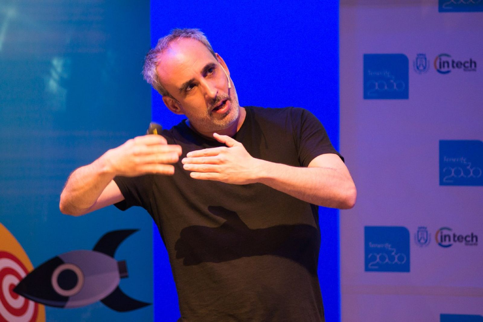 Guillermo García Carsí durante la ponencia