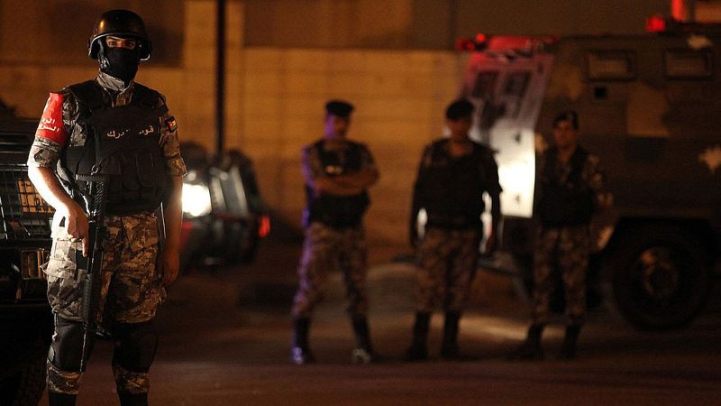 Un guardia de seguridad israelí mata a dos jordanos en la embajada de Israel en Amán