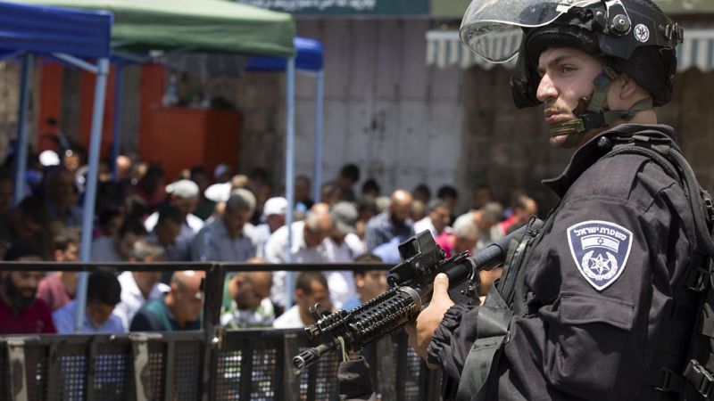 Altercados menores y tensión en el rezo del viernes en Jerusalén tras imponer Israel nuevas restricciones
