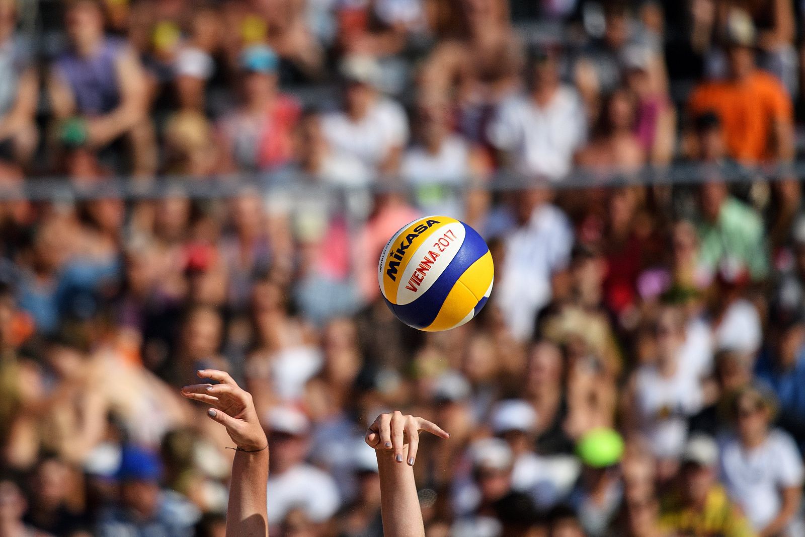 Un detalle de un partido en el Mundial de vóley playa de Viena