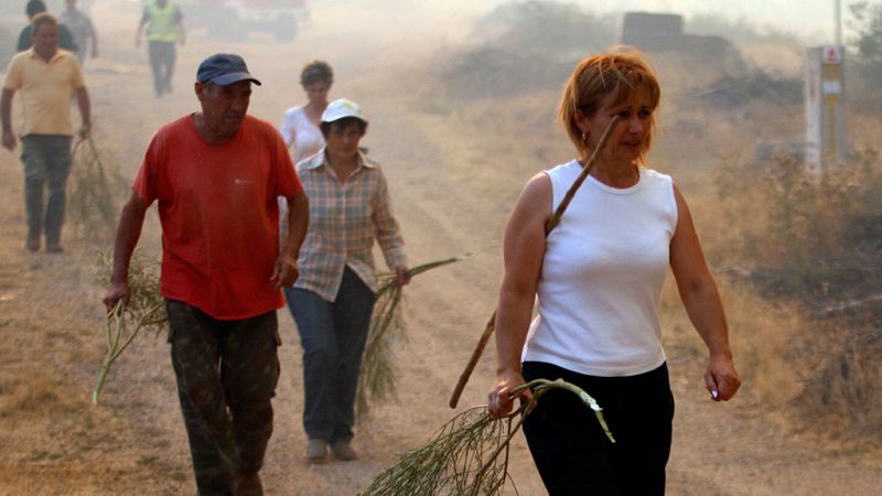 Desalojan siete pedan�as y aldeas por el incendio de Yeste, que ya ha quemado 2.500 hect�reas