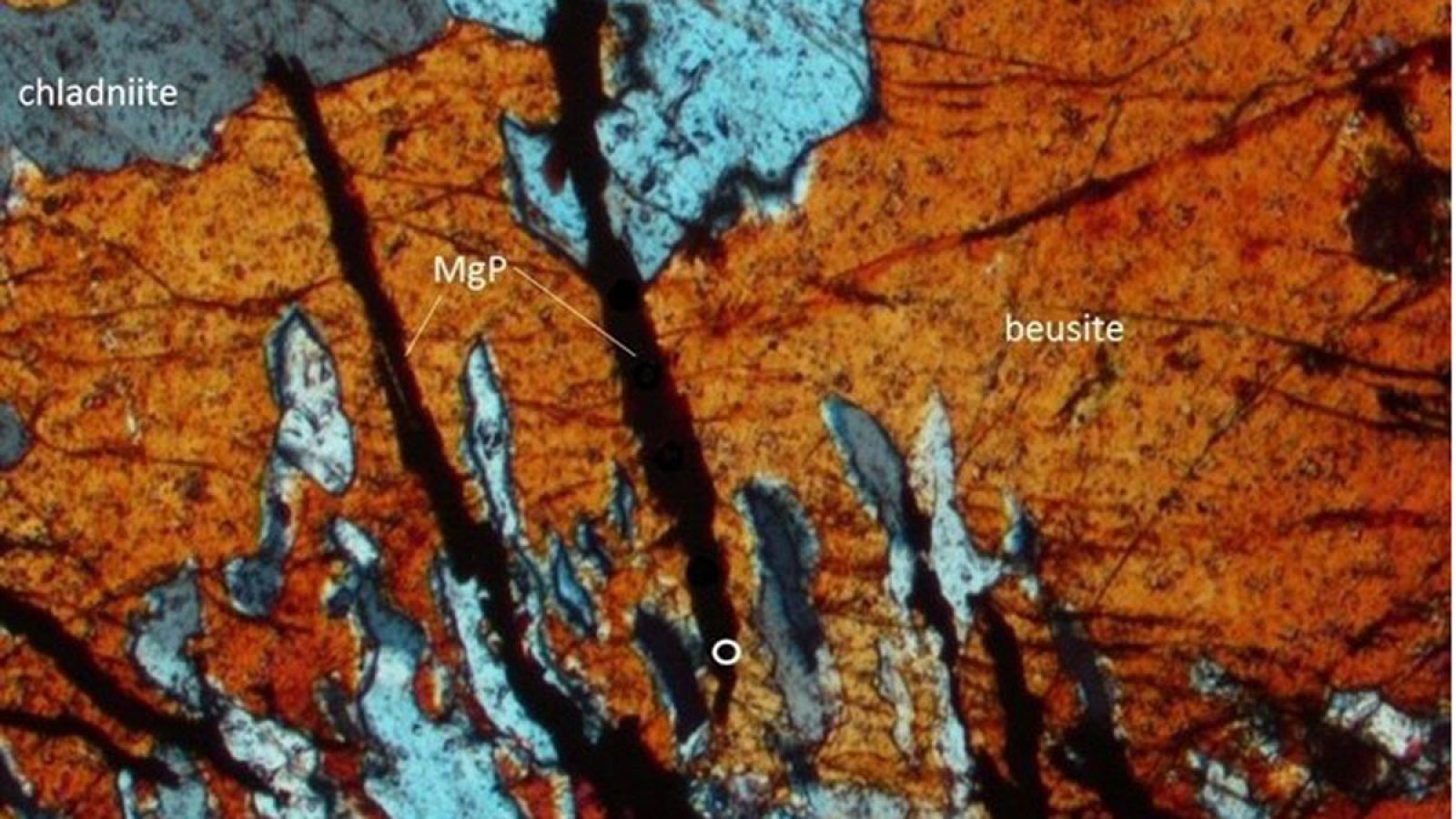 Hallan por primera vez un mineral hasta ahora exclusivo de los meteoritos