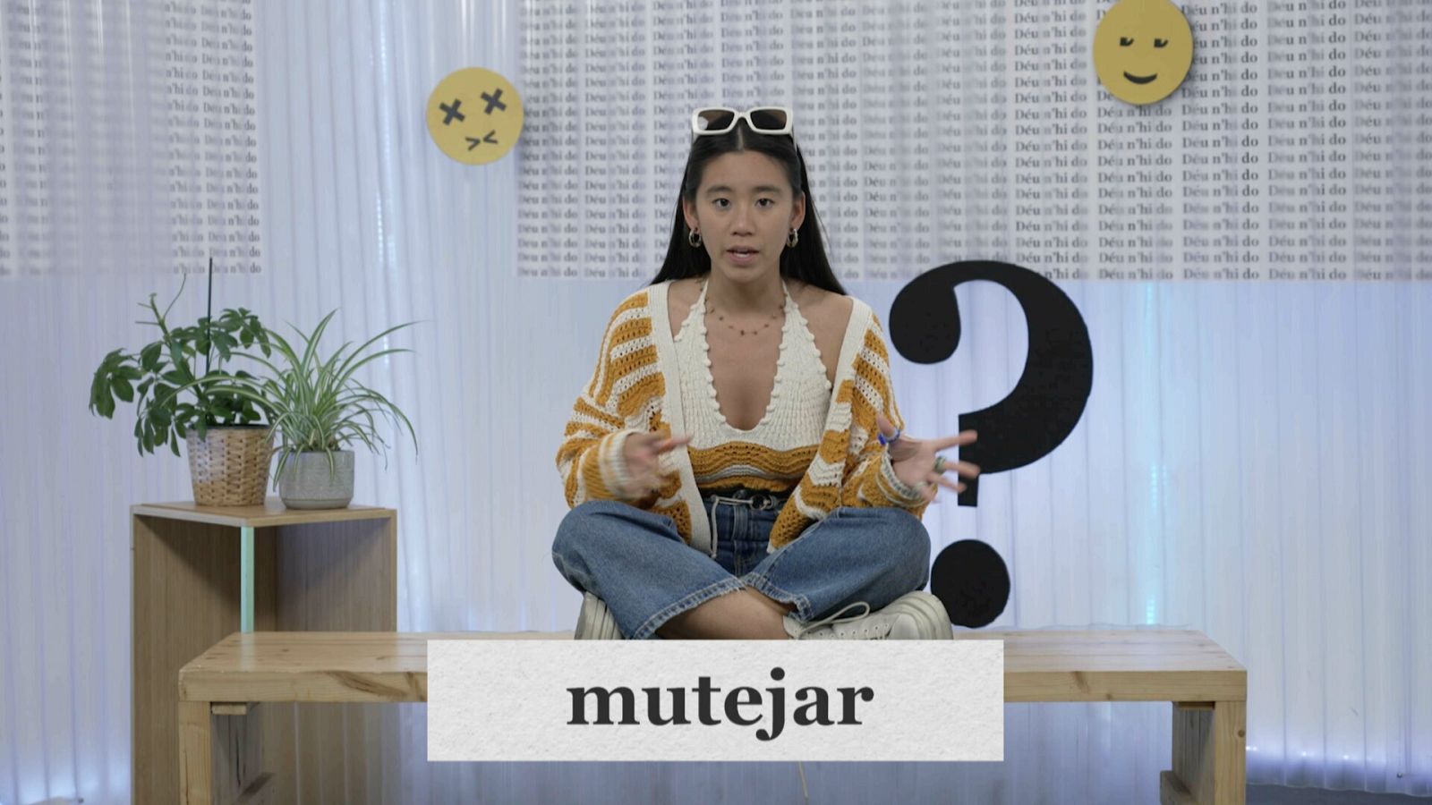 El verb per posar en silenci és "mutejar"?