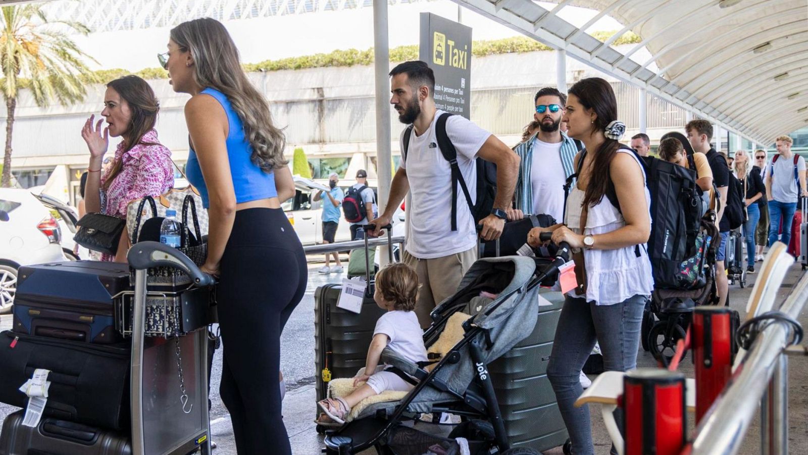 Los aeropuertos españoles baten su récord de pasajeros en 2023