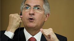 El opositor venezolano Antonio Ledezma sale de la cárcel y vuelve al arresto domiciliario