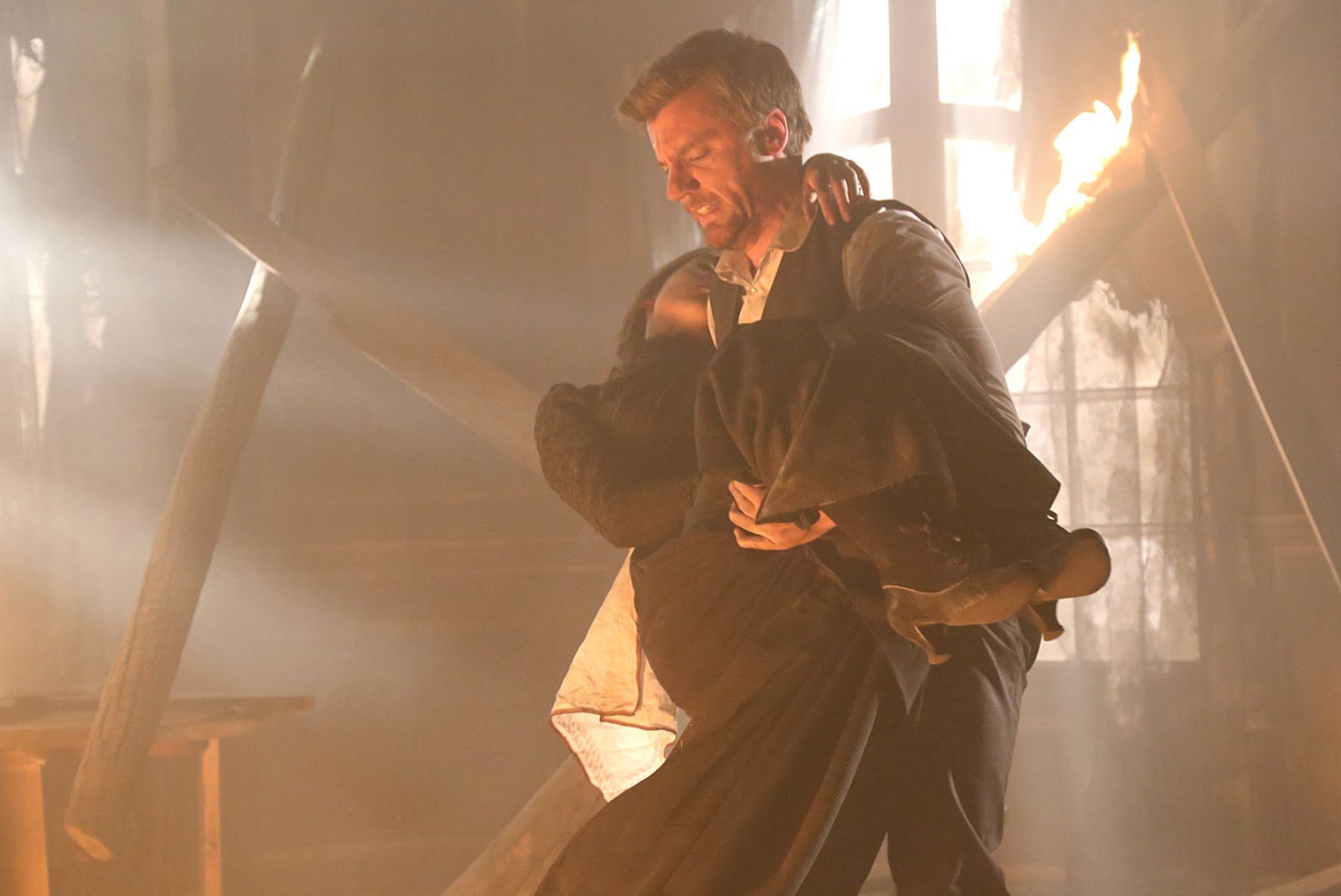 Mauro salva a Teresa en pleno incendio