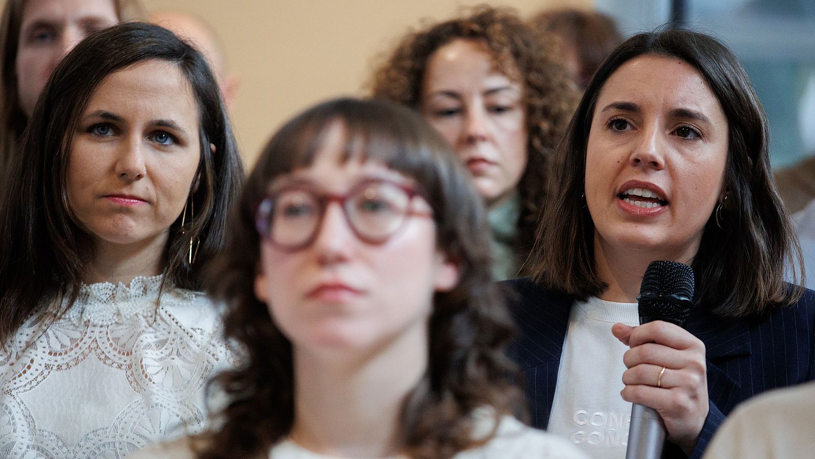 La secretaria general de Podemos, Ione Belarra y la secretaría política de Podemos, Irene Montero