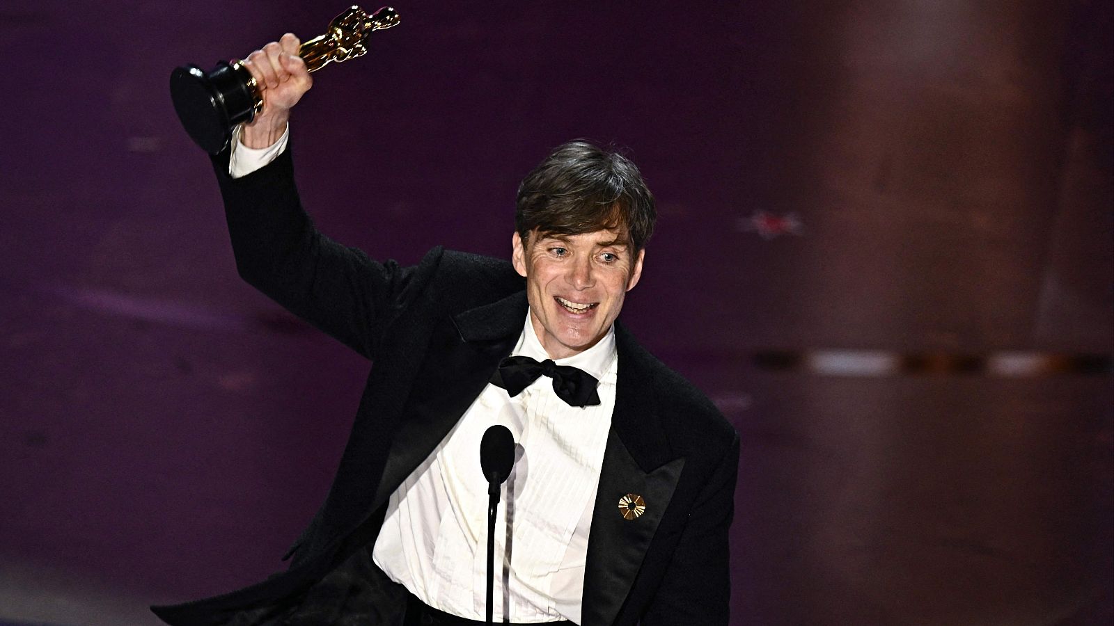 Ganadores de los Oscar 2024: el actor irlandés Cillian Murphy celebra el premio