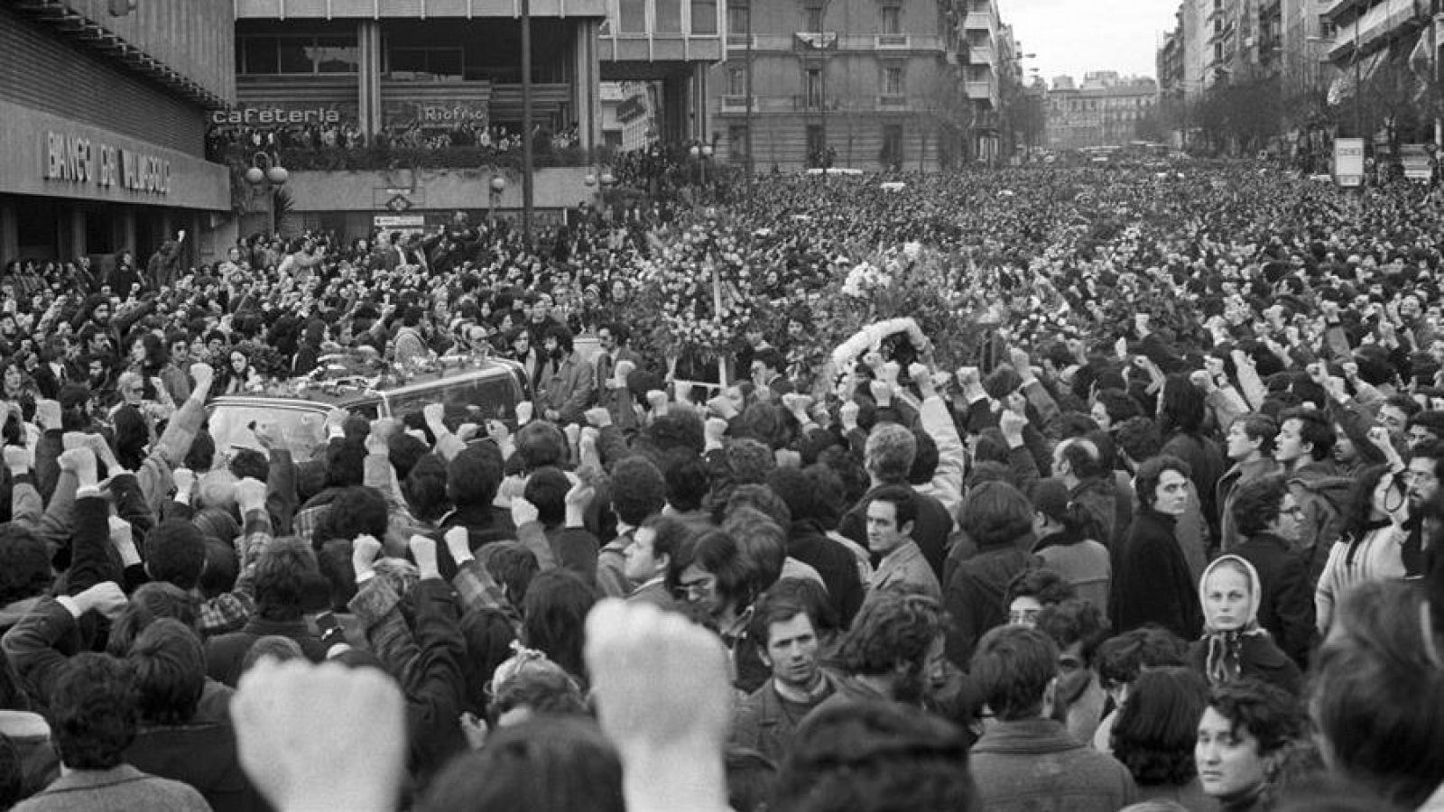 Entierro de los tres abogados de la matanza de Atocha de 1977