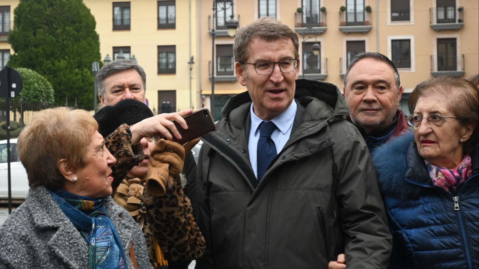 Alberto Núñez Feijóo, a su llegada al coloquio sobre educación en León