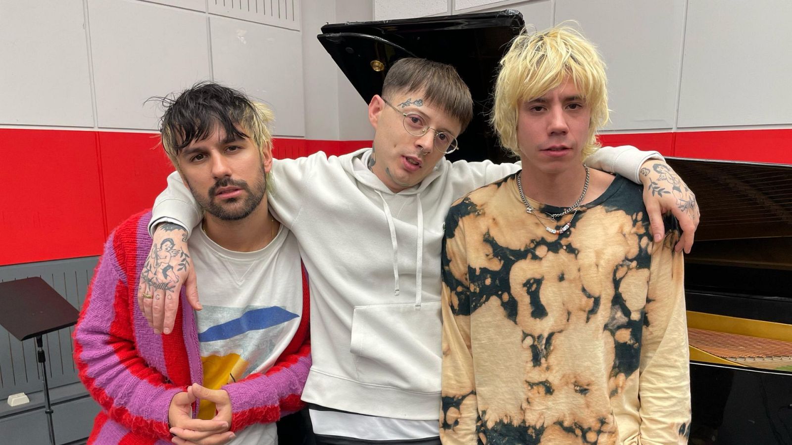 Cupido toca 'La pared' en acústico en 'Mañana Más'