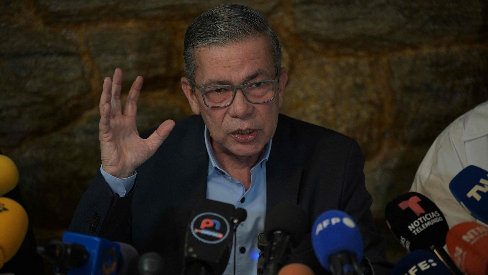 La oposición venezolana pide revertir la inhabilitación de Machado para las presidenciales