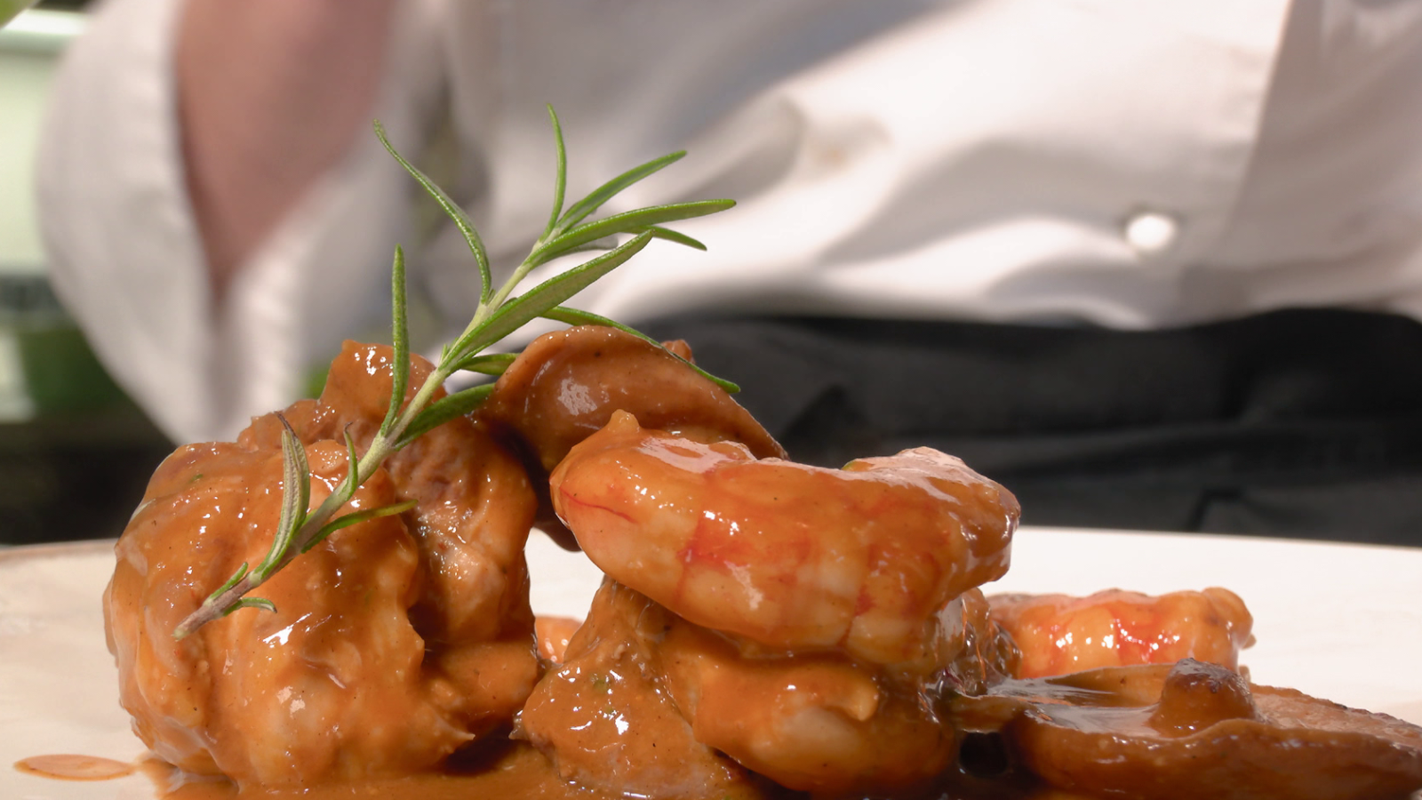 Receta de guiso mar y montaña con langostinos y pollo