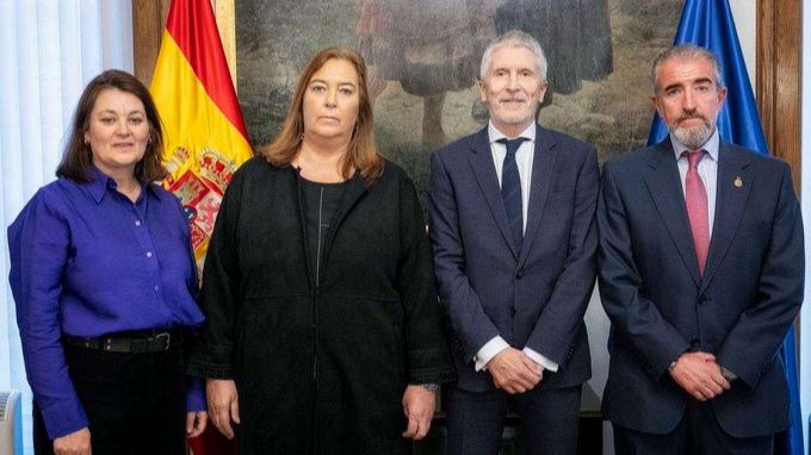 El ministro del Interior con miembros de la Asociación Víctimas del Terrorismo