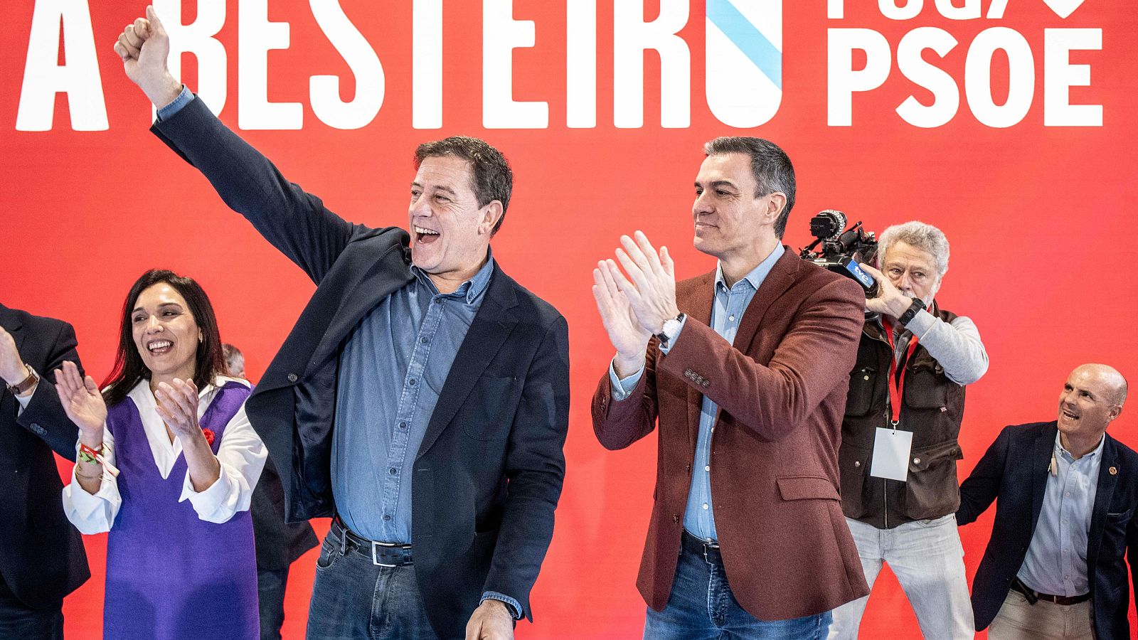 Pedro Sánchez aterriza en la campaña de las elecciones gallegas