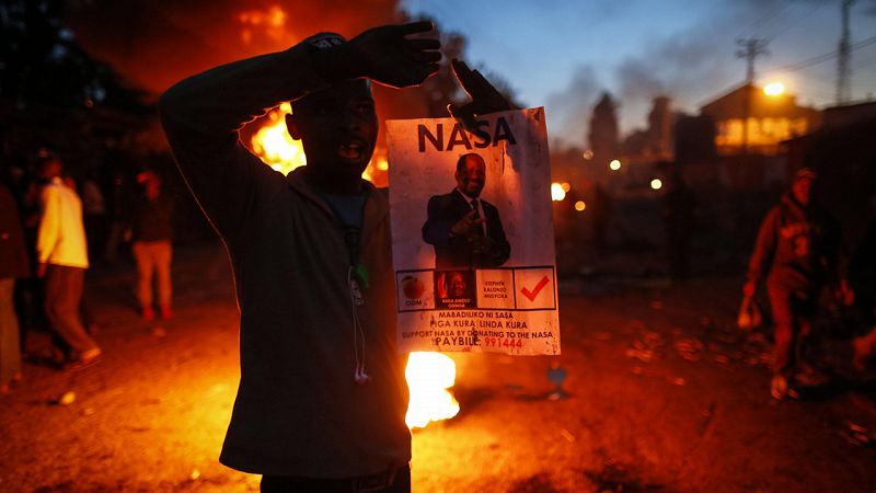 Miles de seguidores del candidato opositor de Kenia salen a la calle para reclamar su victoria