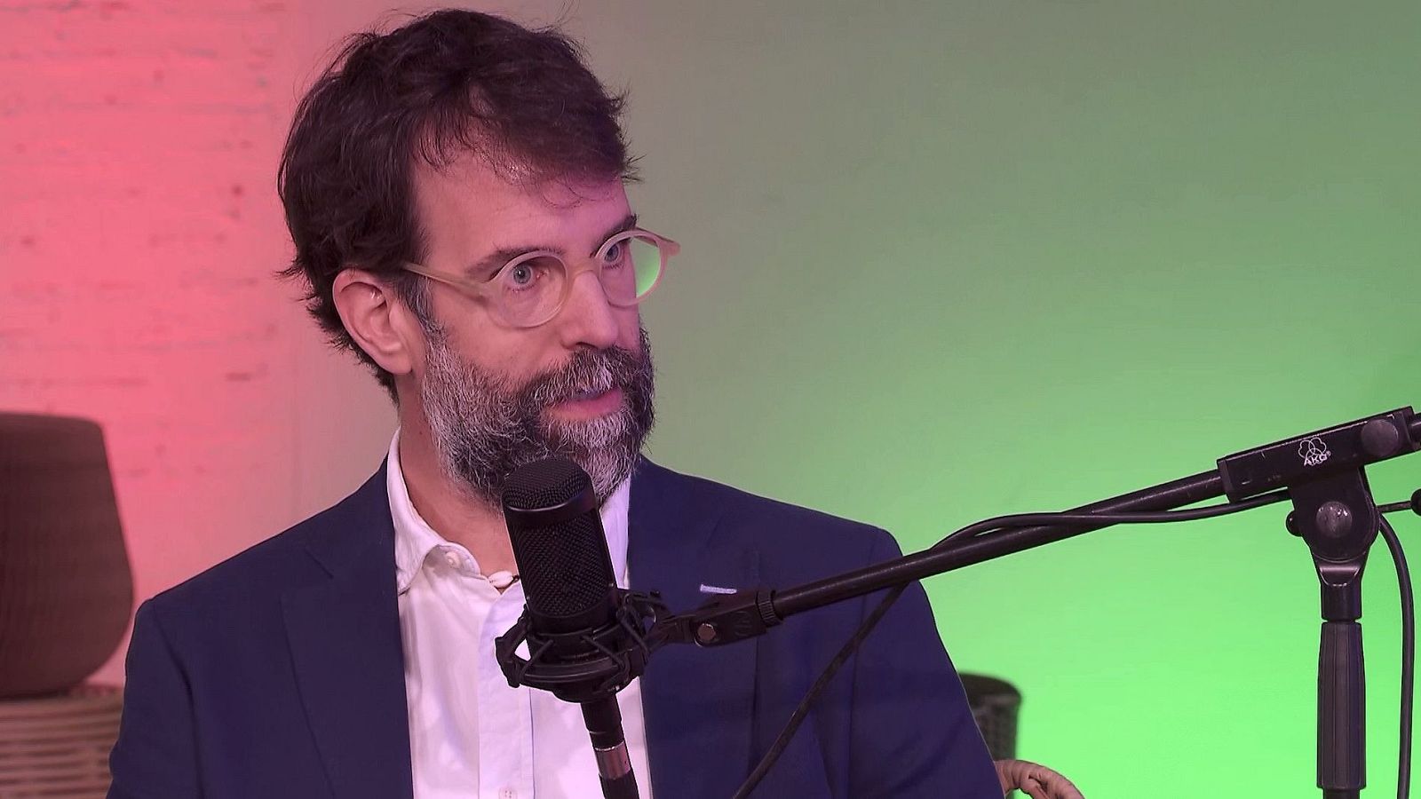 Rafa Guerrero aconseja en el video podcast 'Te crío mucho' no sentir nunca a los niños