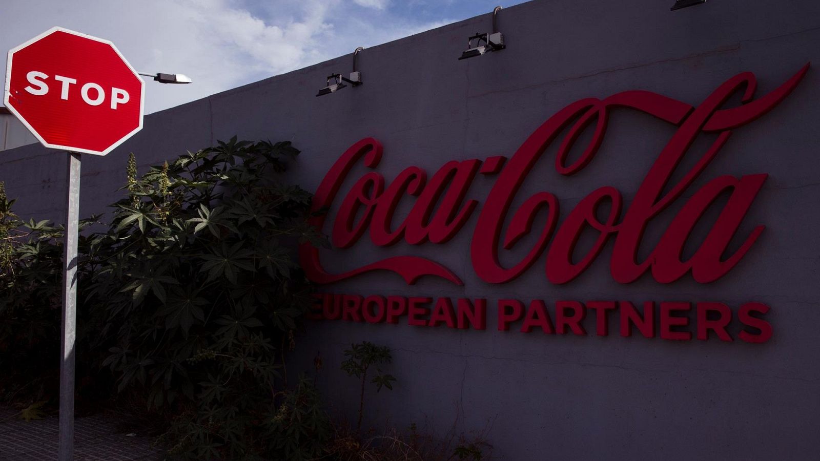 Coca-Cola realizará un ERE que afectará a 85 trabajadores en Madrid y Barcelona