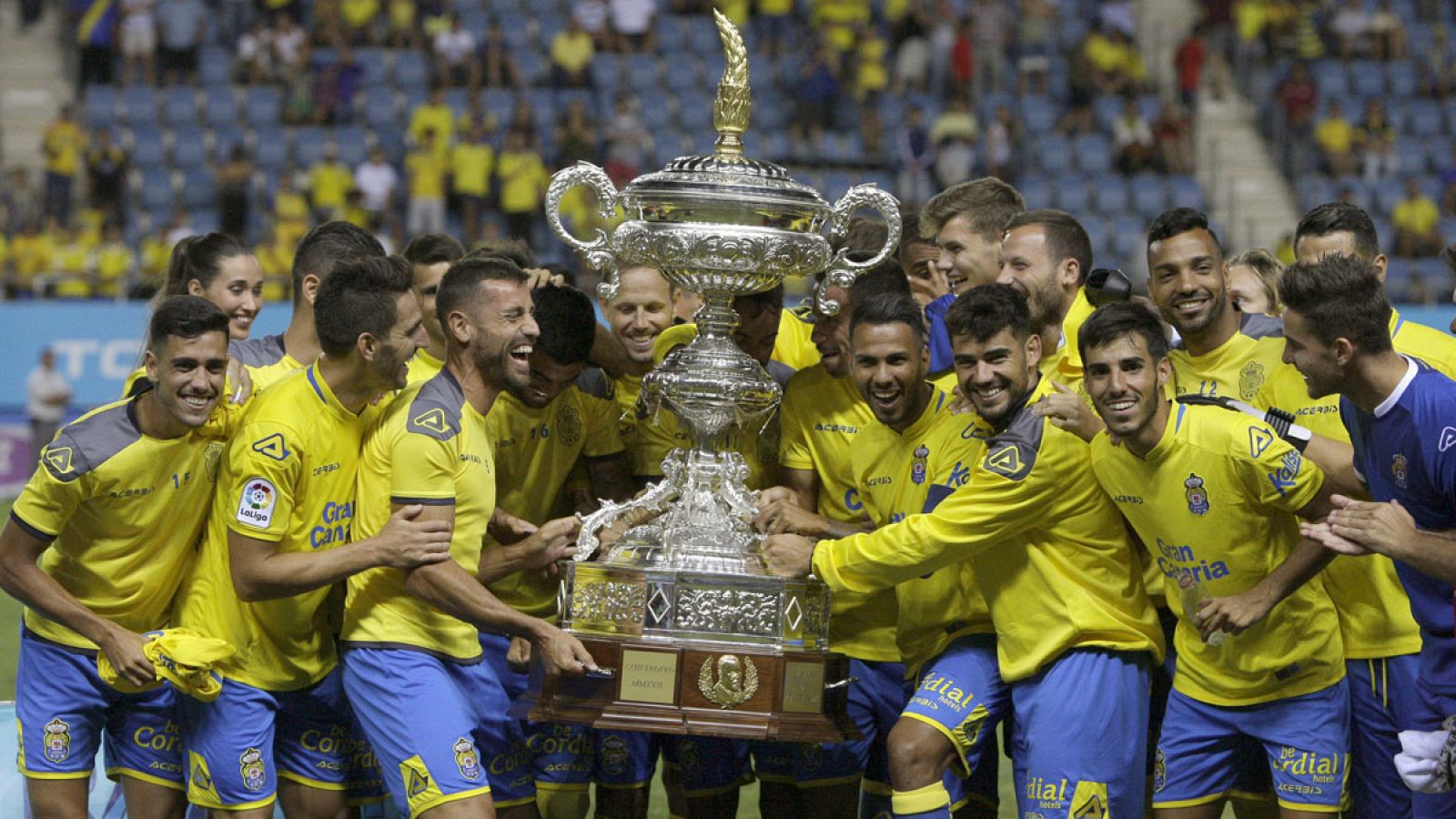 Las Palmas conquista su primer Trofeo Carranza al derrotar al Málaga