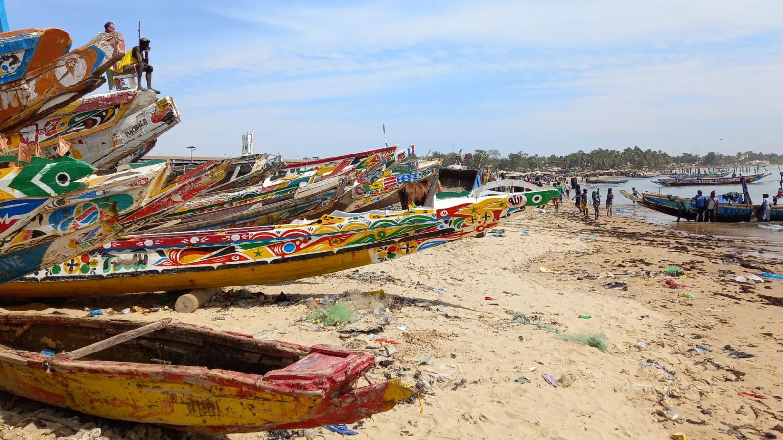 Un cayuco en las costas de Senegal