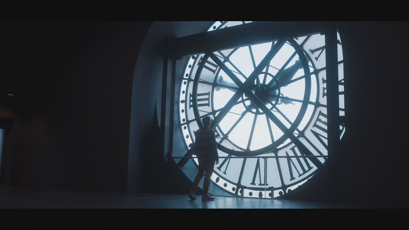 Reloj con periodista