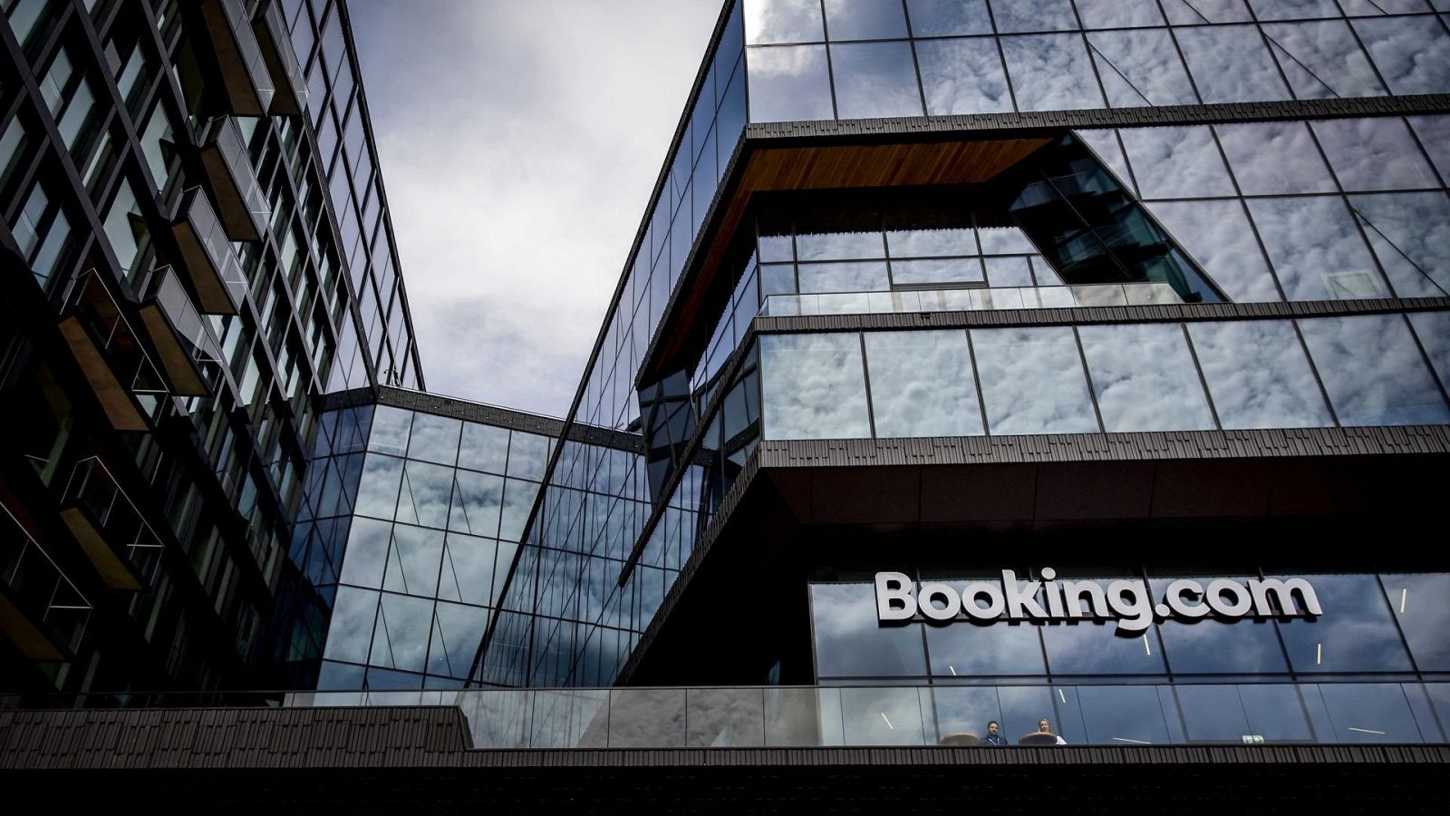 Booking se prepara para una sanción histórica CNMC por abuso de competencia