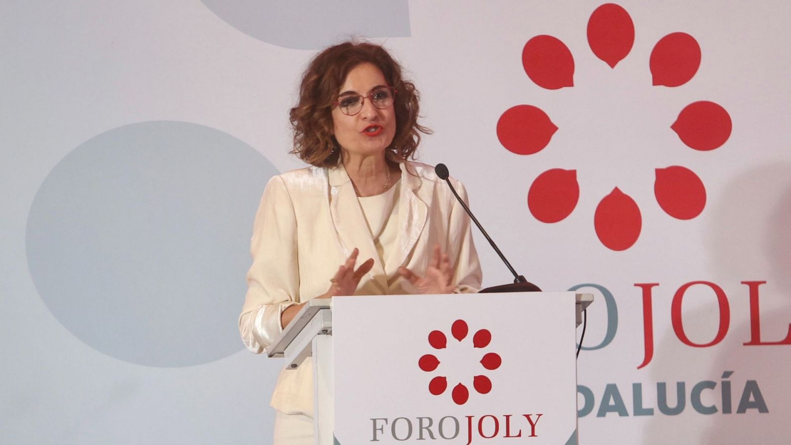 María Jesús Montero, en un encuentro informativo en Cádiz