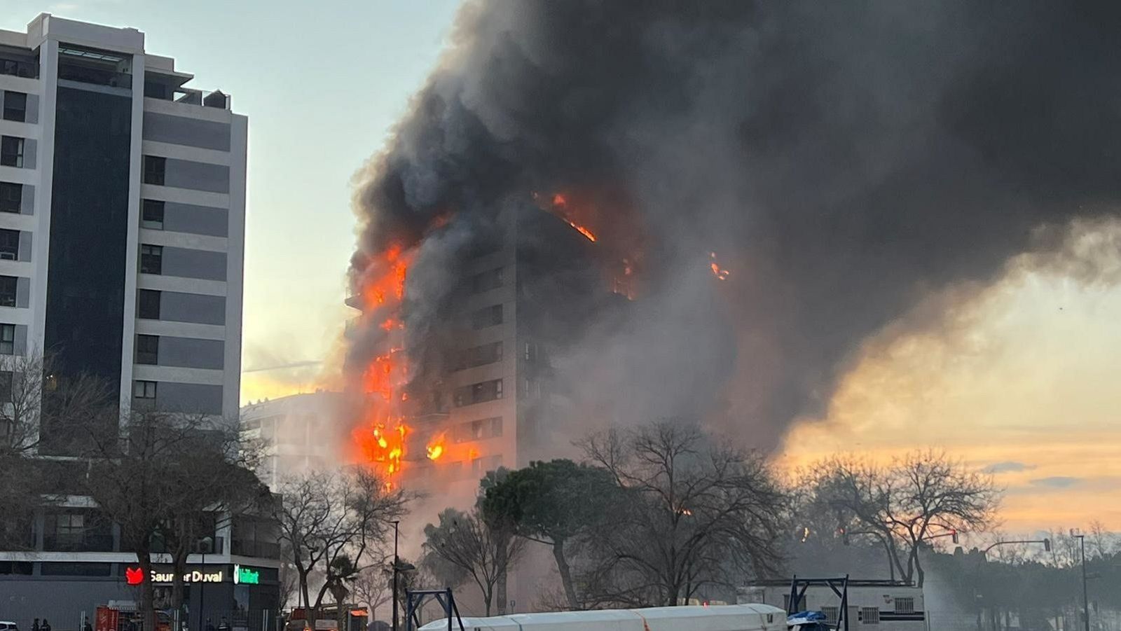 Edificio incendiado de 14 plantas en Valencia