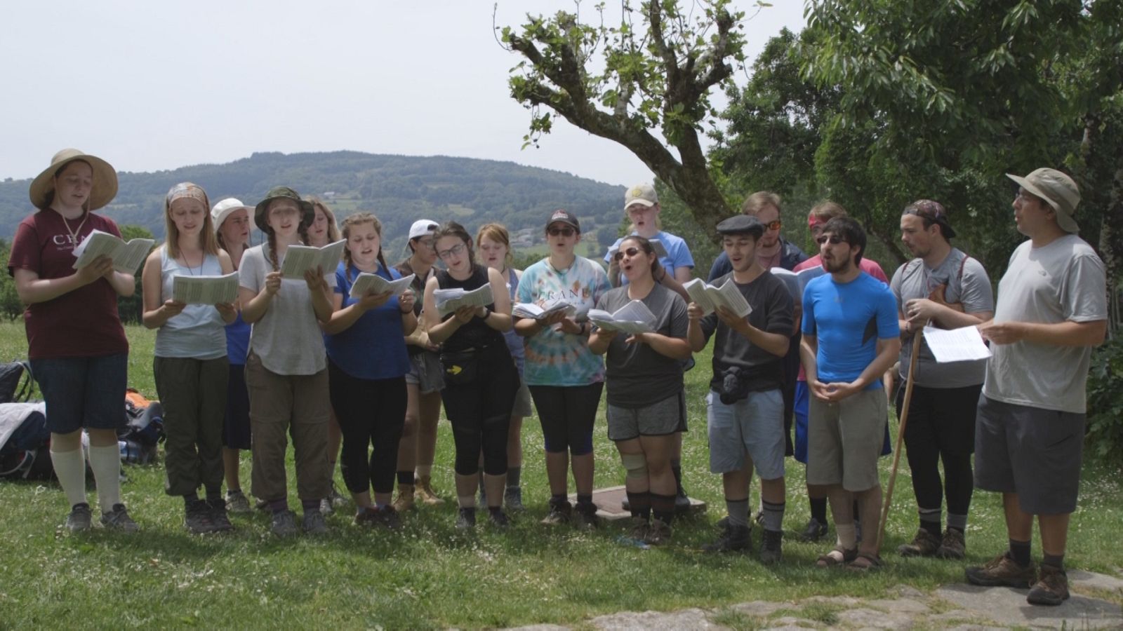 '¡Buen camino!' conocerá a un profesor de música que peregrina con sus alumnos del coro